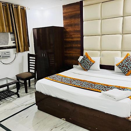Hotel Marina Near Igi Airport Delhi New Delhi Exteriör bild