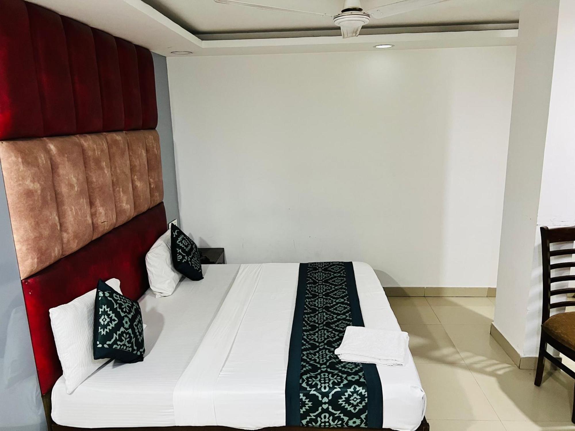 Hotel Marina Near Igi Airport Delhi New Delhi Exteriör bild