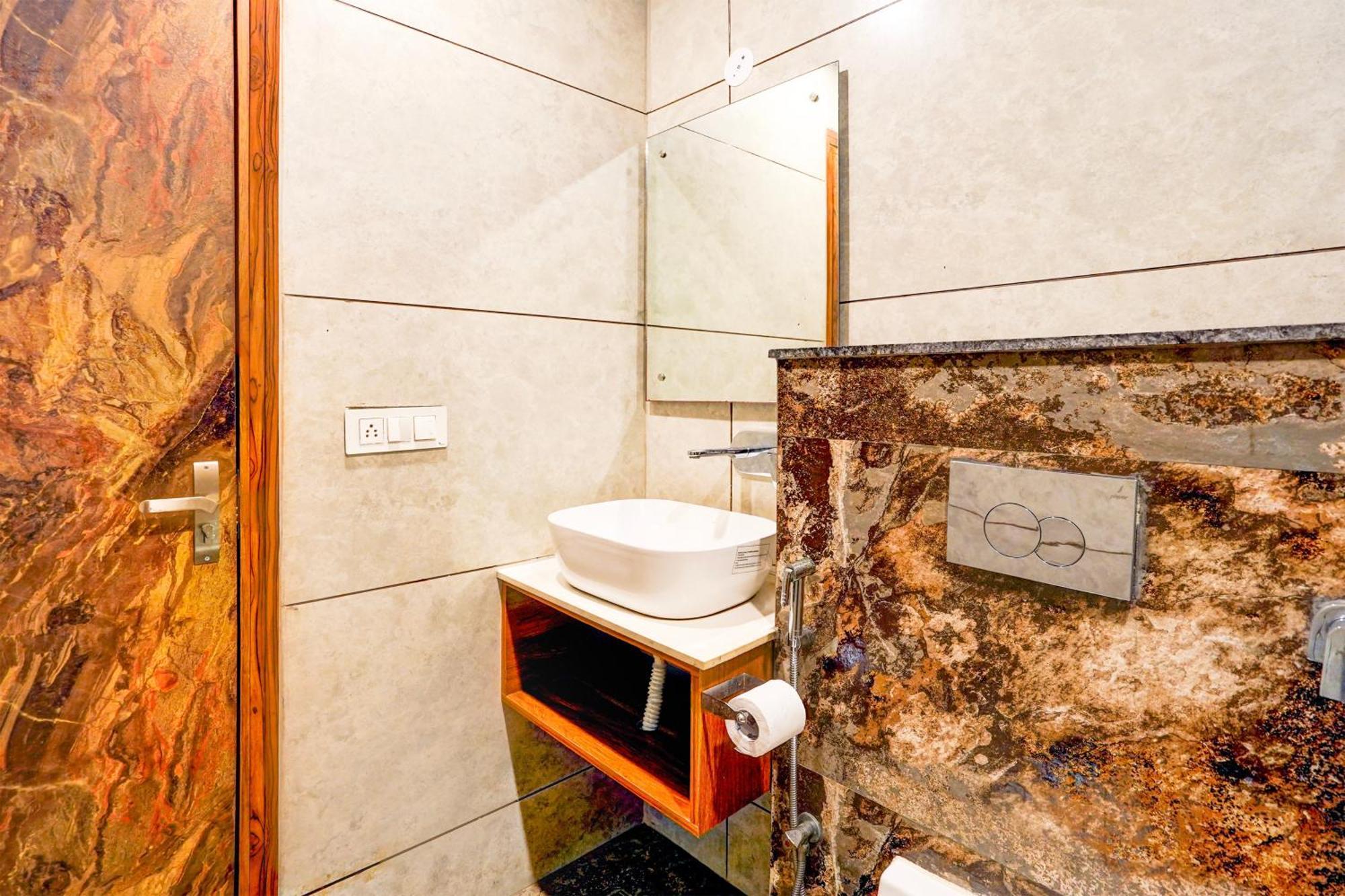 Hotel Marina Near Igi Airport Delhi New Delhi Exteriör bild