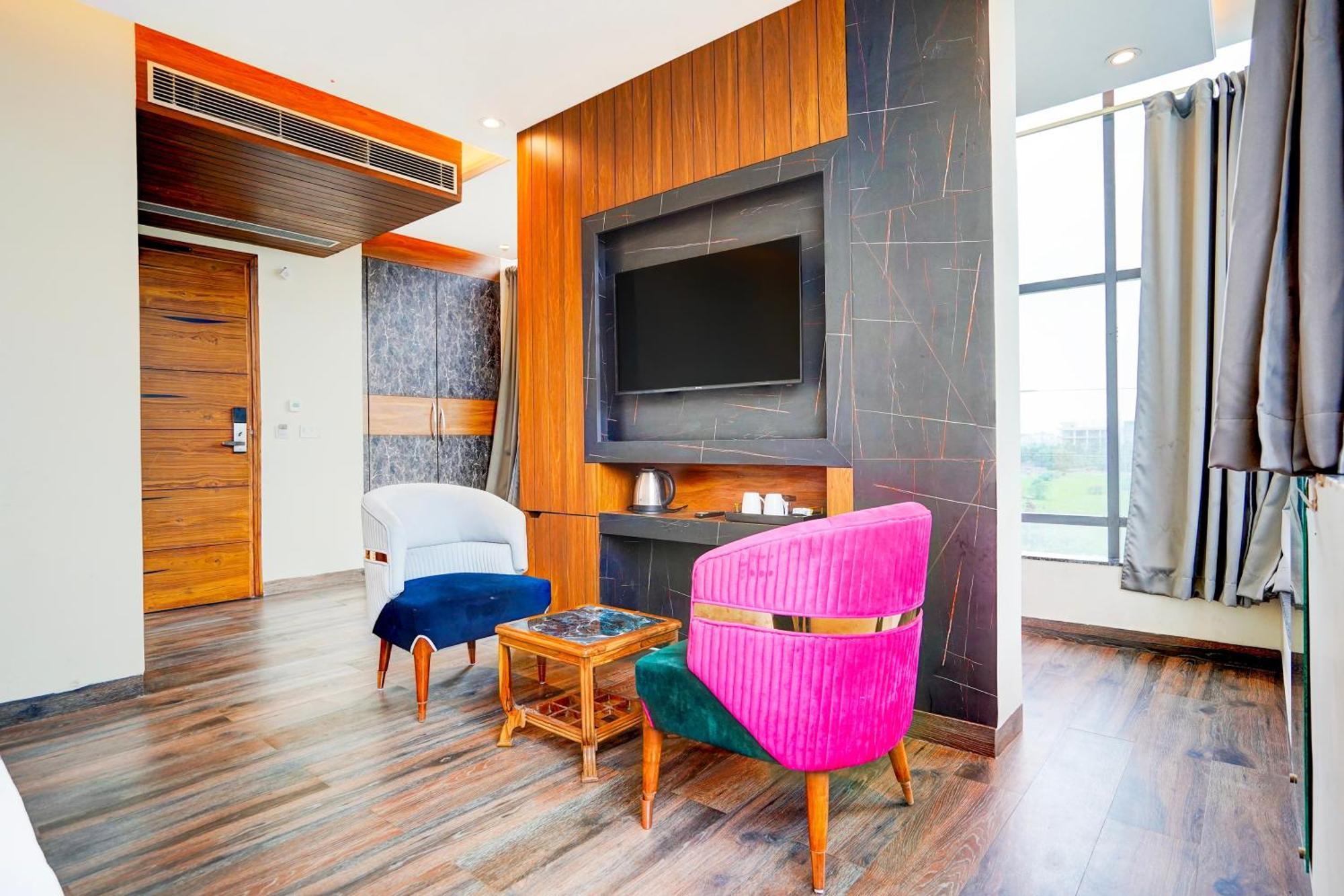Hotel Marina Near Igi Airport Delhi New Delhi Exteriör bild