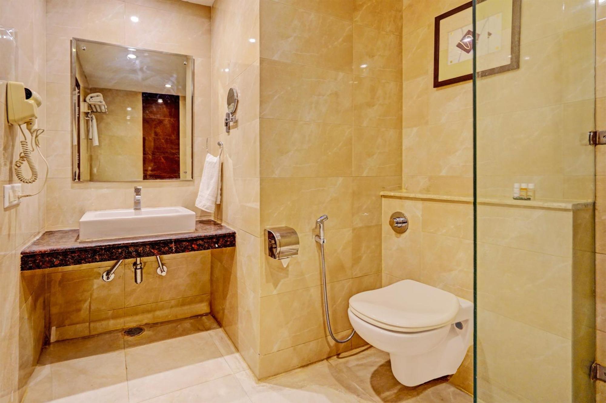 Hotel Marina Near Igi Airport Delhi New Delhi Exteriör bild
