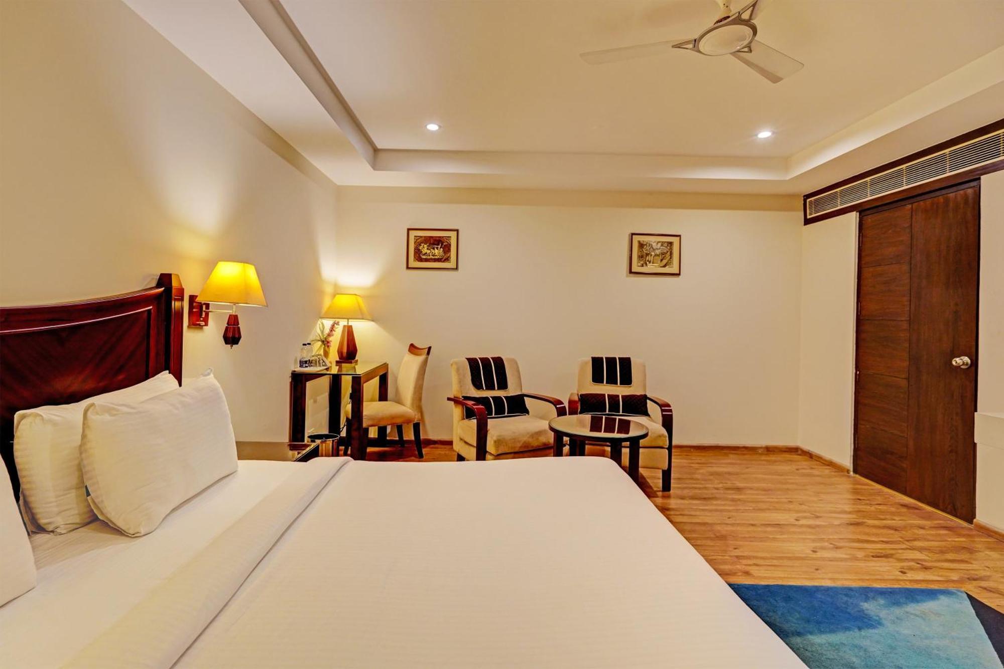 Hotel Marina Near Igi Airport Delhi New Delhi Exteriör bild