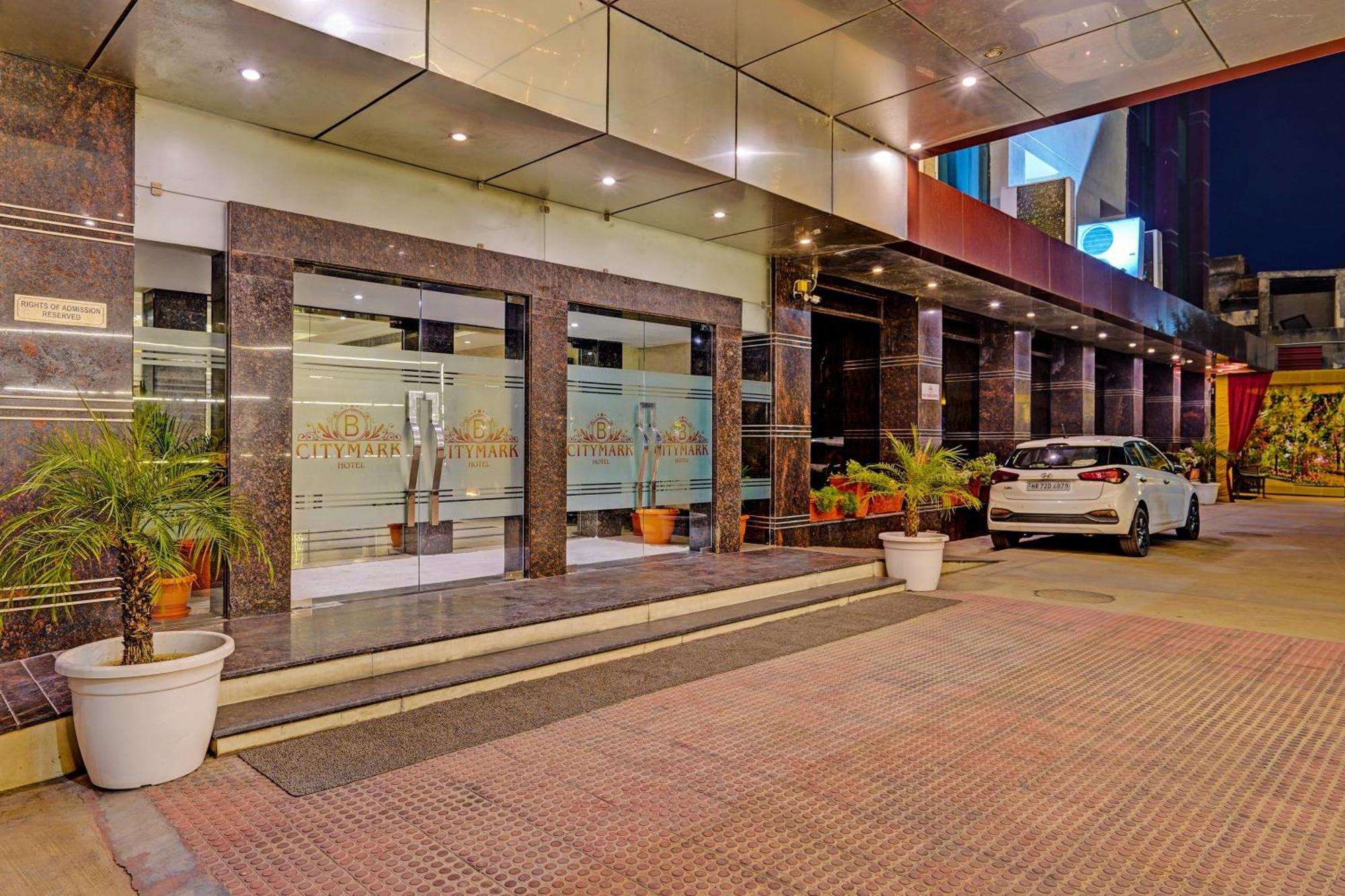 Hotel Marina Near Igi Airport Delhi New Delhi Exteriör bild