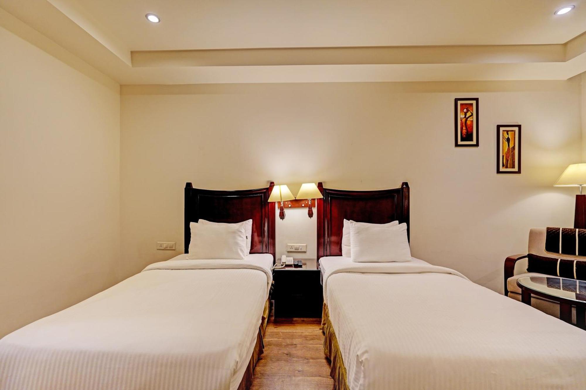 Hotel Marina Near Igi Airport Delhi New Delhi Exteriör bild